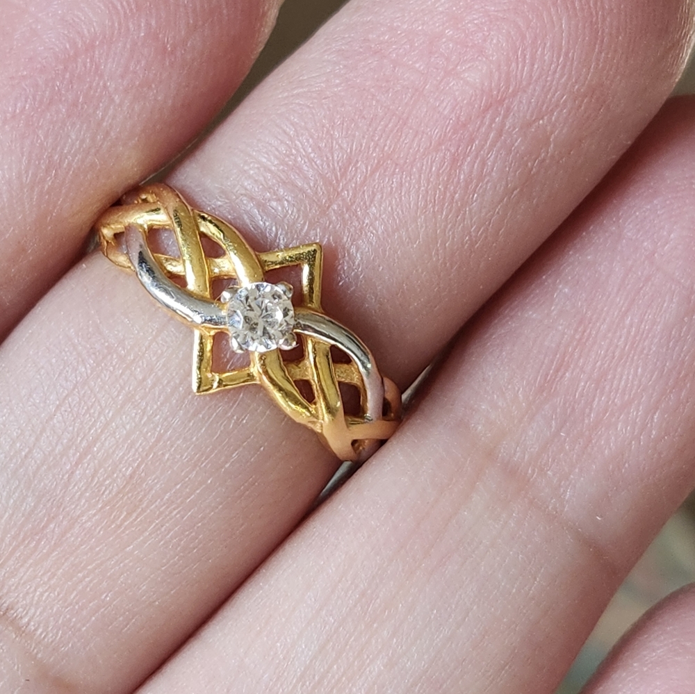 22k Pure Gold Ring With Cubic Zarconia.